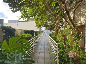 Image 38 - 886212