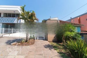Image 17 - 886212
