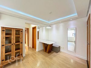 Image 19 - 886212