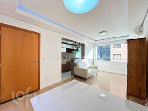 Image 10 - 886212