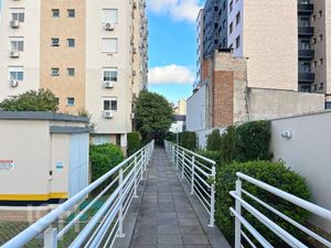 Image 37 - 886212