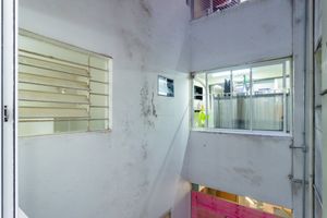 Image 26 - 886218