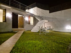 Image 9 - 886219