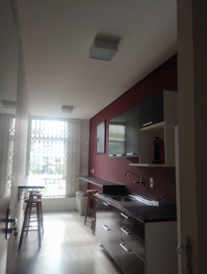 Image 6 - 886220