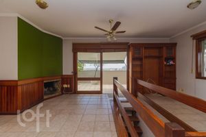 Image 10 - 886225