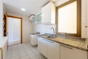 Image 15 - 886237