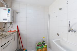 Image 16 - 886237