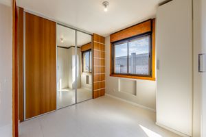 Image 10 - 886237
