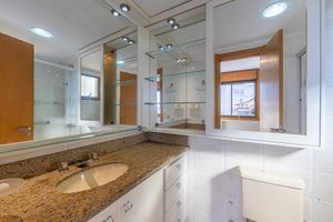 Image 13 - 886237