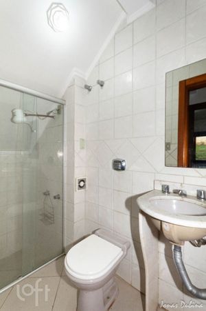 Image 19 - 886241