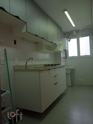 Image 16 - 886252