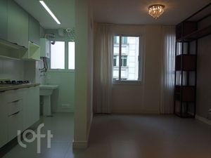 Image 14 - 886252