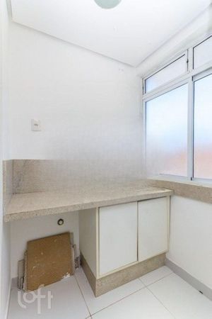 Image 17 - 886254