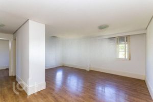 Image 18 - 886254