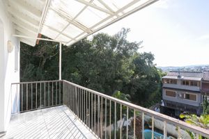 Image 1 - 886256