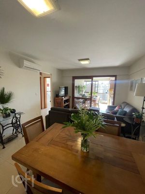 Image 13 - 886261