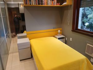 Image 12 - 886262