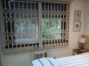 Image 10 - 886262