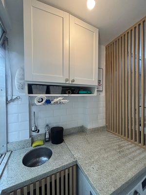 Image 10 - 886280