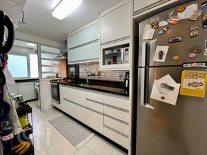 Image 9 - 886286