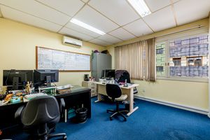 Image 17 - 886288