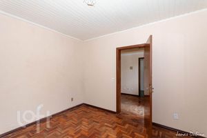 Image 19 - 886340
