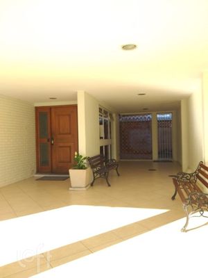 Image 19 - 886342