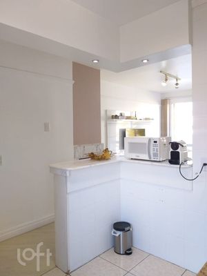 Image 9 - 886342
