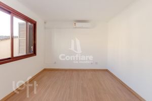 Image 10 - 886349
