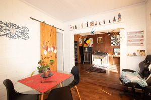 Image 35 - 886351