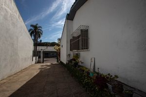 Image 33 - 886351