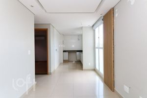 Image 21 - 886358