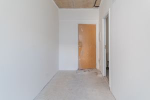 Image 11 - 886360
