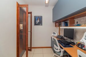 Image 19 - 886362