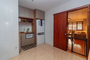 Image 22 - 886362