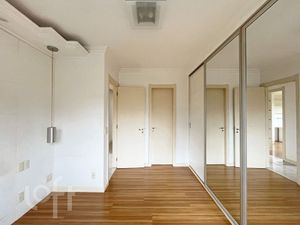 Image 15 - 886364