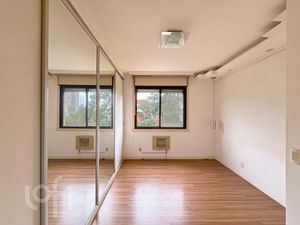 Image 13 - 886364