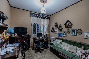 Image 21 - 886380