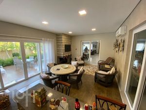 Image 25 - 886387