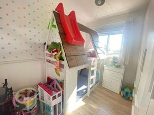 Image 9 - 886404