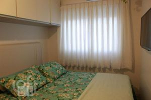 Image 4 - 886404