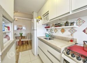 Image 11 - 886405