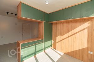 Image 6 - 886412