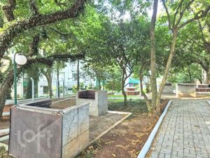 Image 11 - 886417