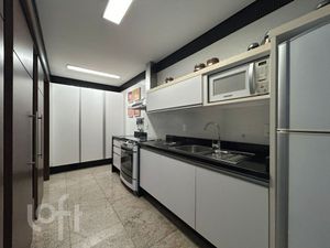 Image 18 - 886418