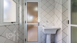 Image 9 - 886420