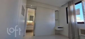 Image 17 - 886426