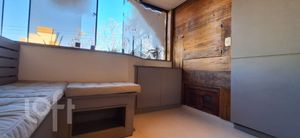 Image 6 - 886426