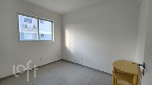 Image 11 - 886438