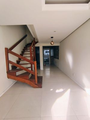 Image 6 - 886445